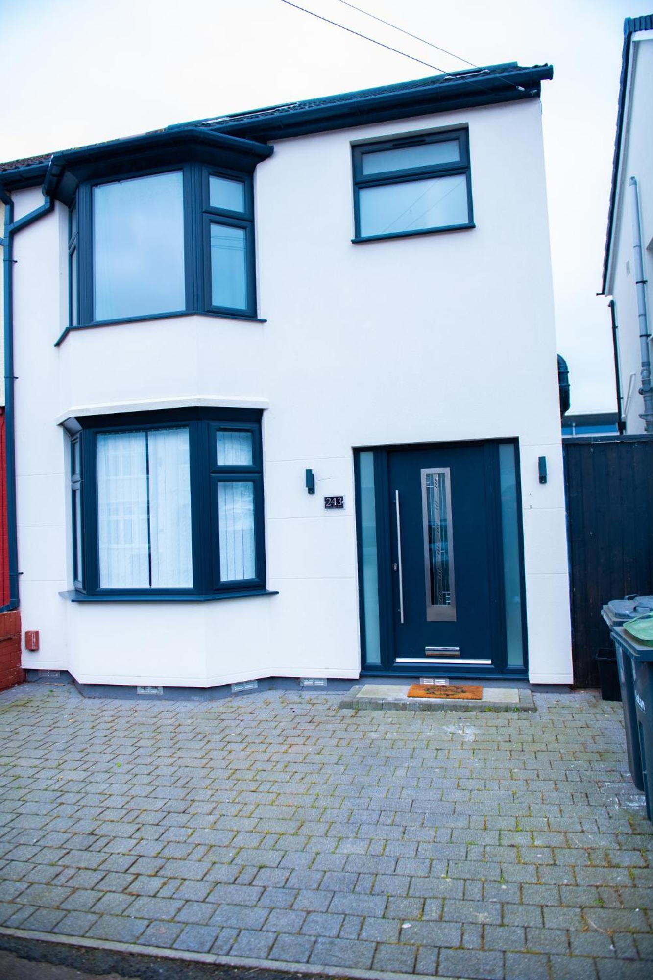 Newly Refurbished - Affordable Four Bedroom Semi-Detached House Near Luton Airport And Luton Hospital Dış mekan fotoğraf